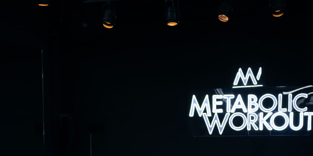 Neon-Schriftzug "metabolic workout"