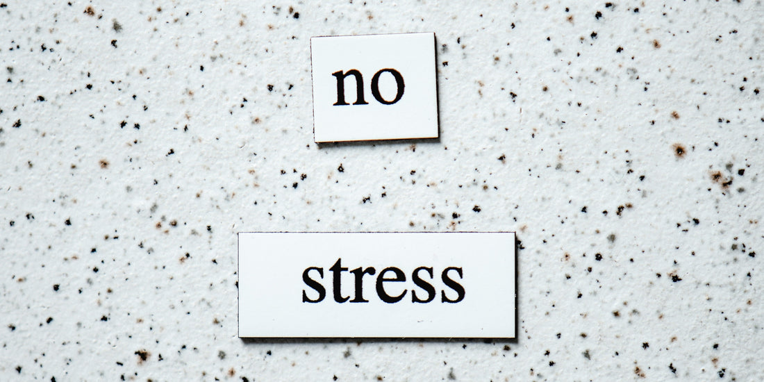 "No Stress" Schriftzug auf meliertem Untergrund